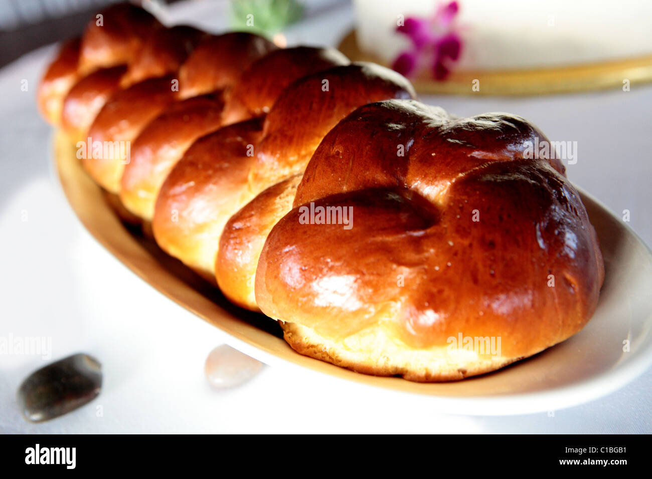CHALA JEWISH BREAD CEREMONIAL TRADITIONAL WEDDING CLOSE UP FOOD MEAL