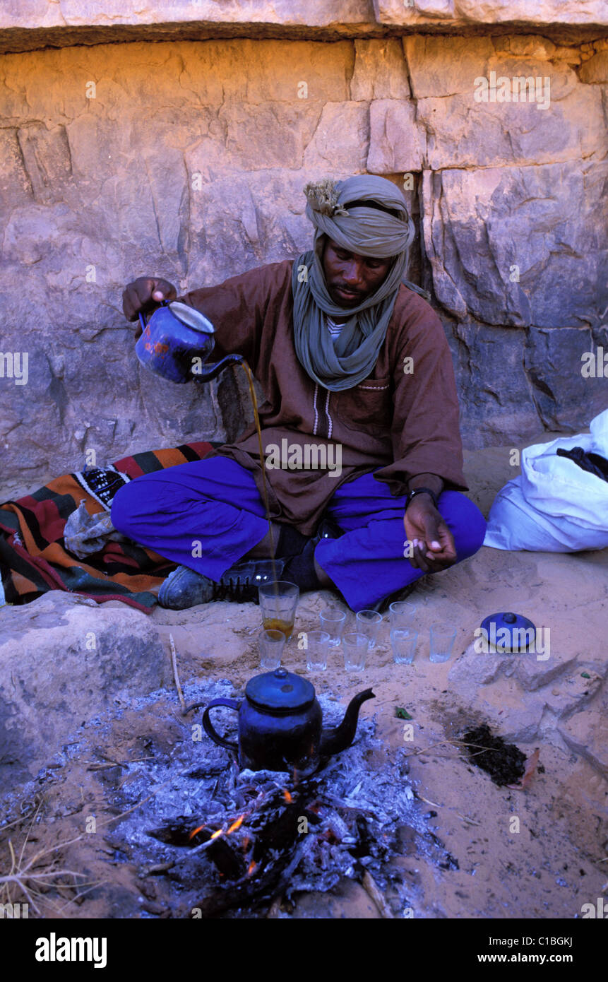 Algeria, Sahara, the tea ceremony during a trek in the Tassili N’Ajjer