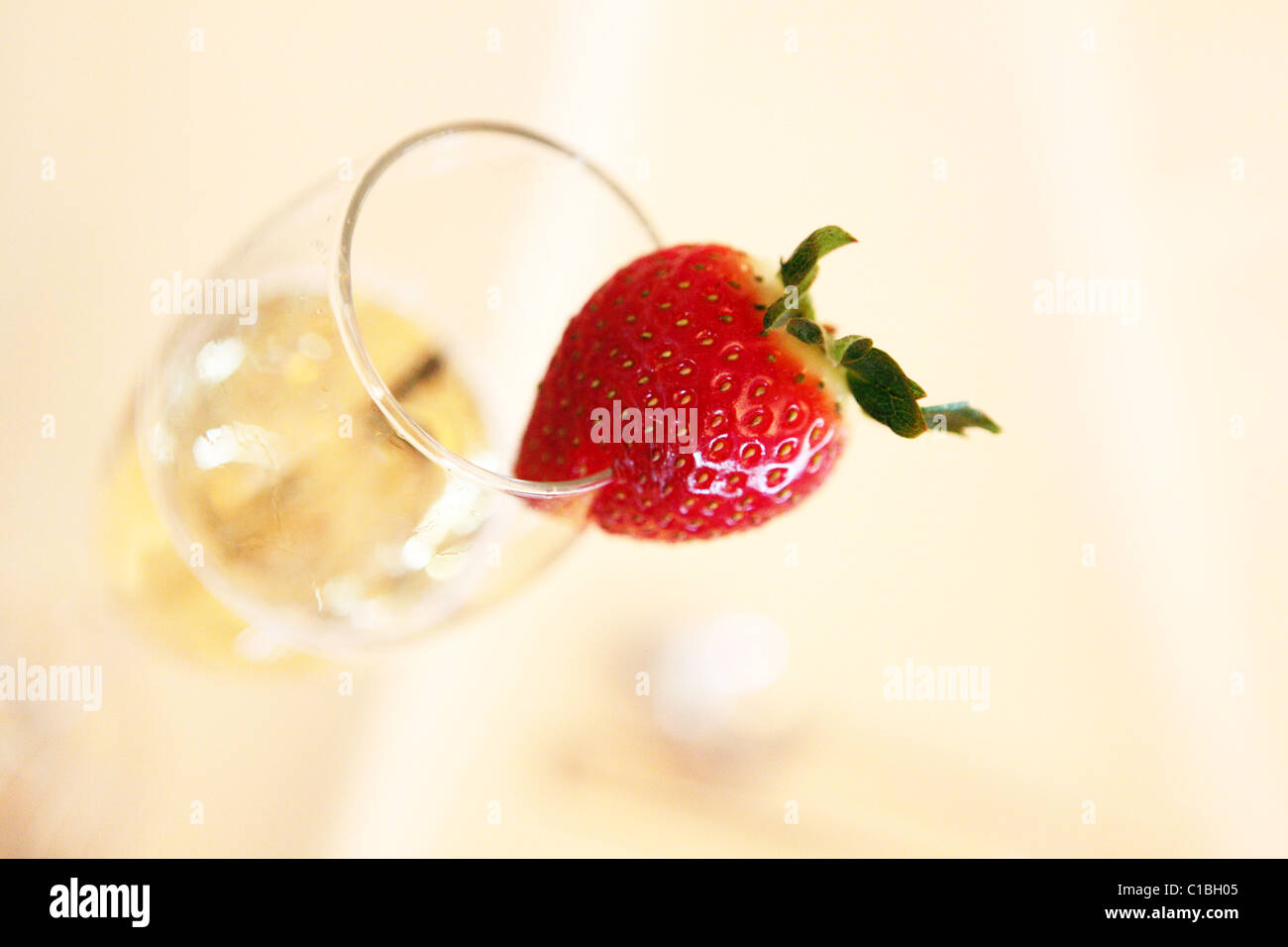 CHAMPAGNE GLASS STRAWBERRY DRINK DECOR ALCOHOL DRINKING Stock Photo