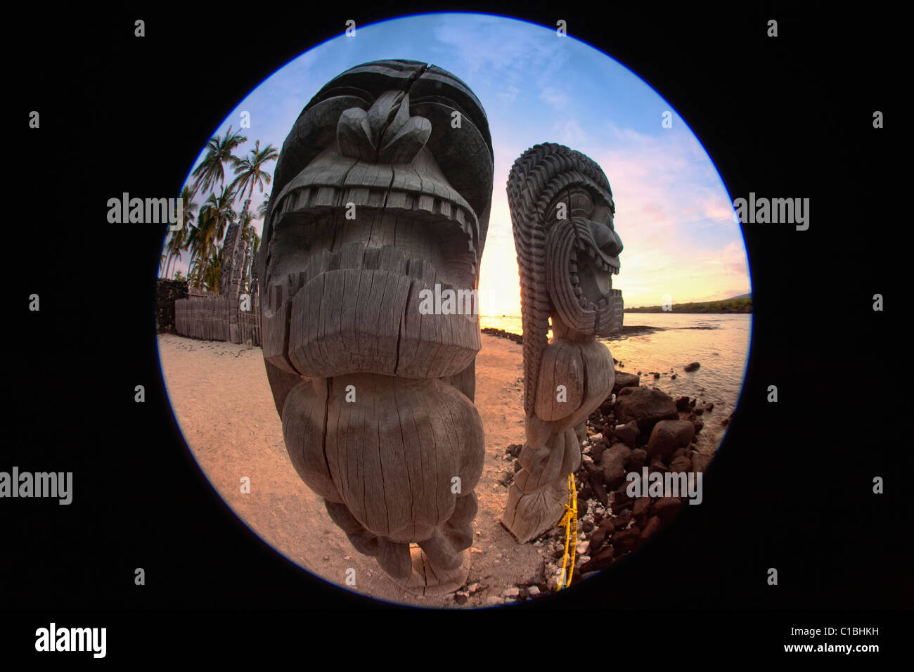 Tiki statues hires stock photography and images Alamy