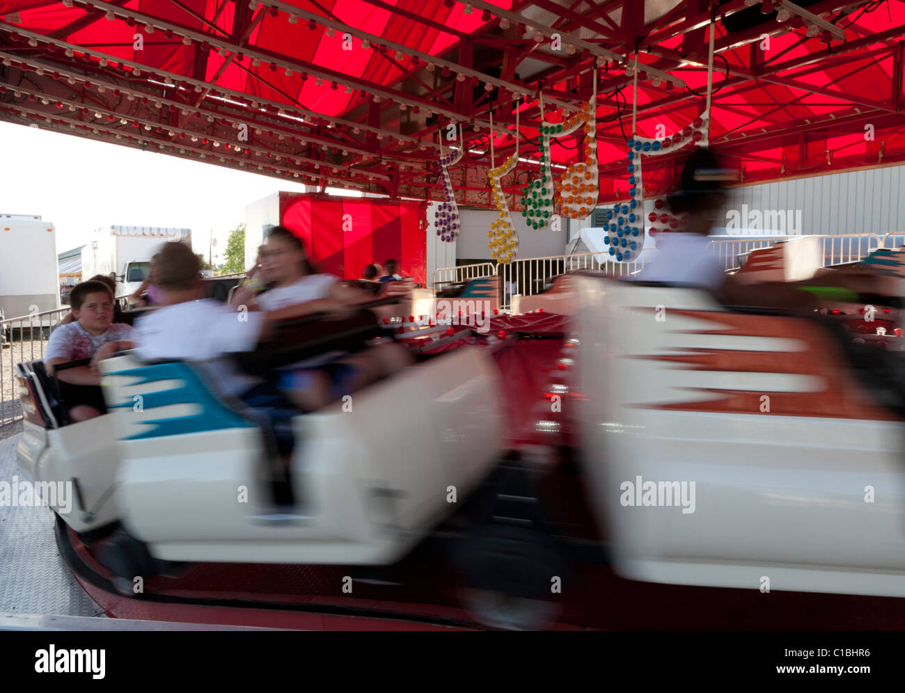 People enjoying an amusement park ride Stock Photo - Alamy