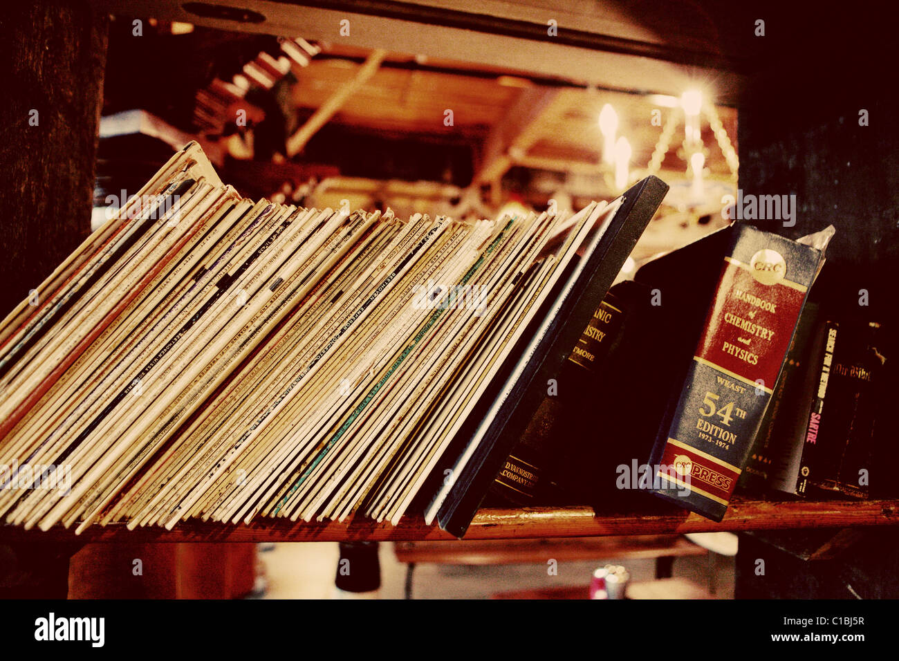 STACK OF OLD VINYL RECORDS MUSIC RECORD VINYL VINTAGE SHELF Stock Photo