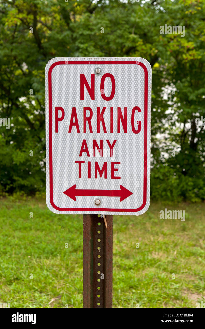 No parking sign hi-res stock photography and images - Alamy