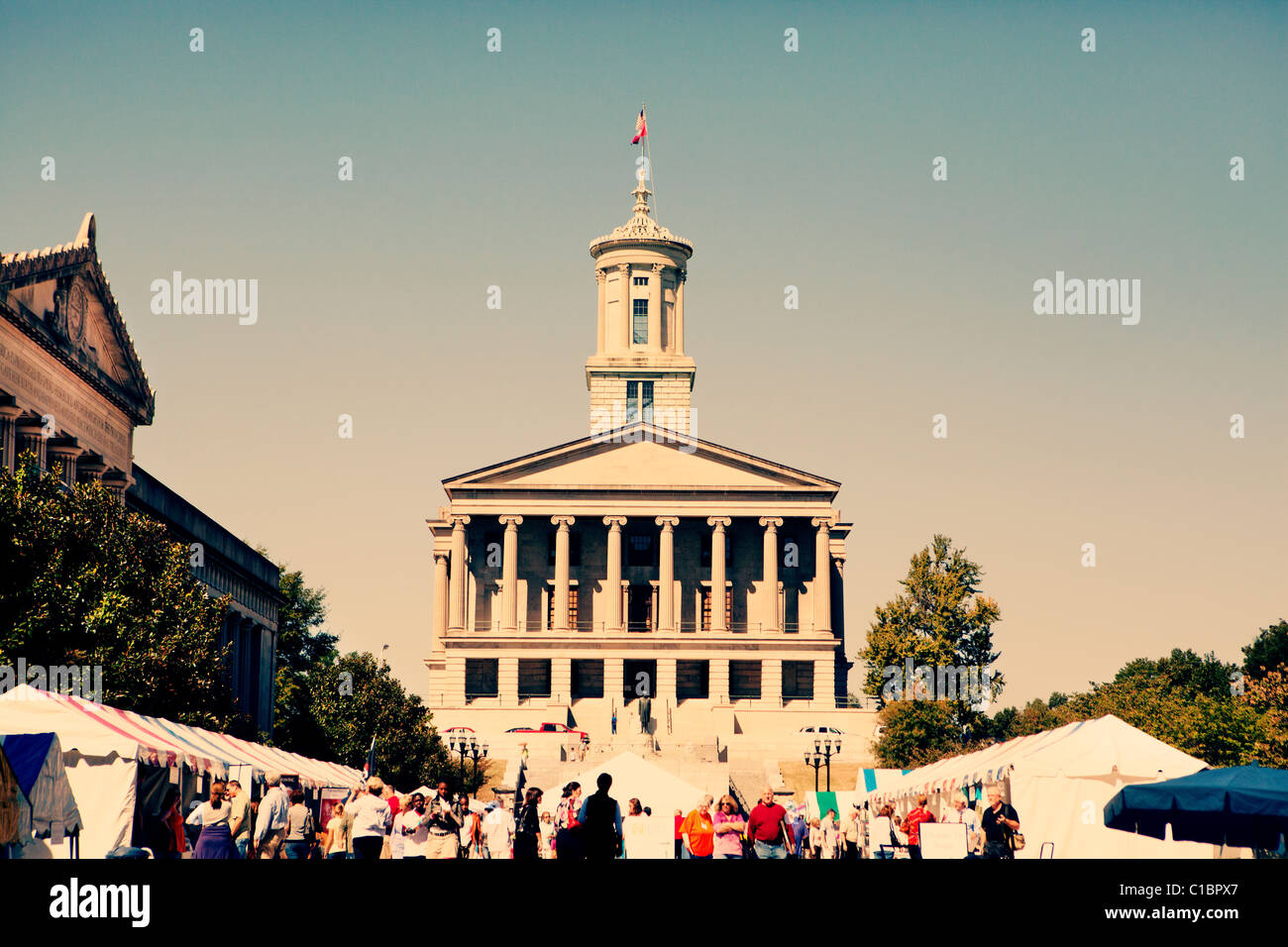 NASHVILLE TN TENNESSEE CAPITOL BUILDING DOWNTOWN ARCHITECTURE CITY CENTER CENTRE AMERICAN US USA AMERICA UNITED STATES URBAN Stock Photo