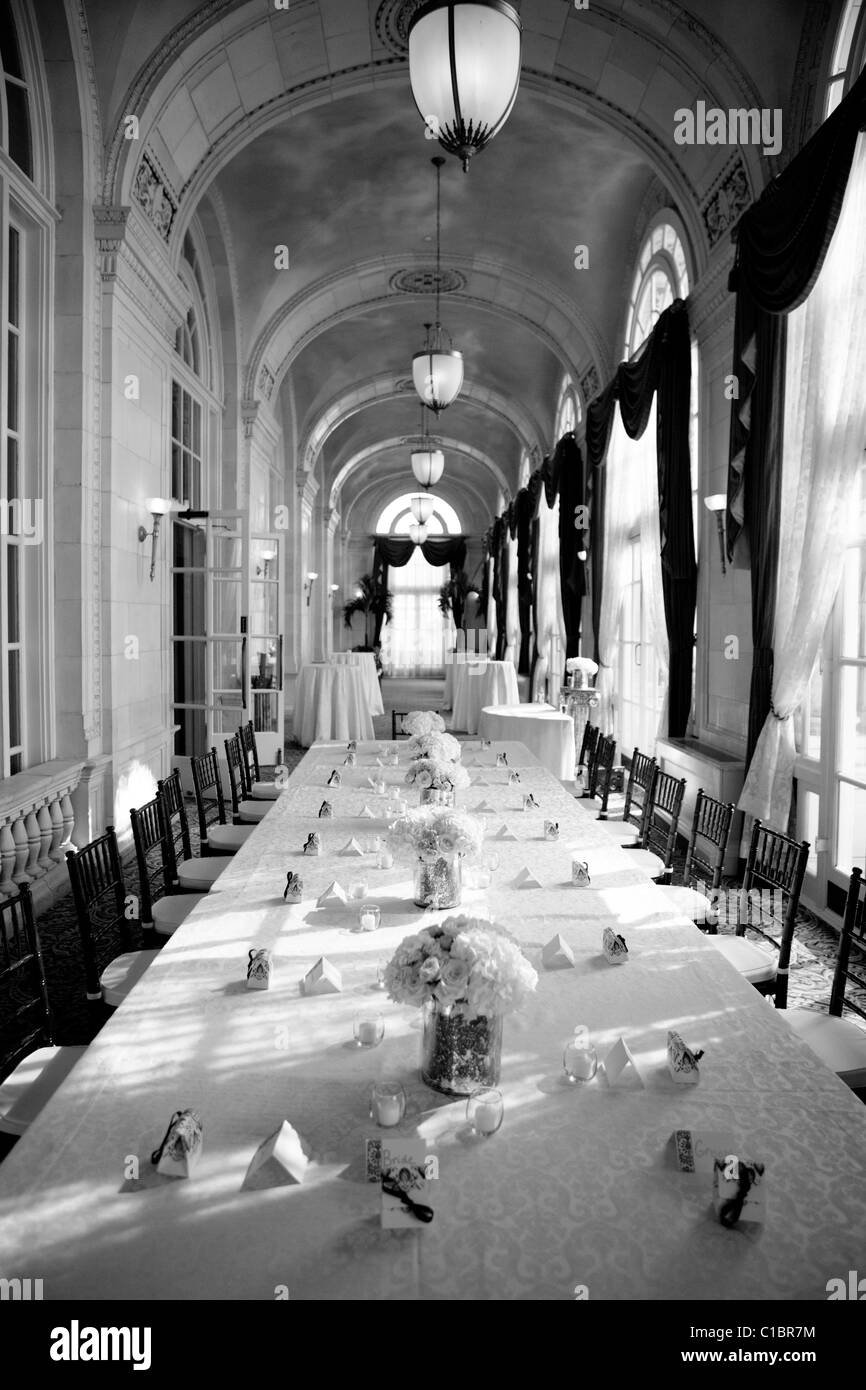 WEDDING THE HERMITAGE HOTEL NASHVILLE TENNESSEE TN INTERIOR ARCHITECTURE OLD CLASSY HOTEL DECORATED DECOR TABLE LINEN Stock Photo