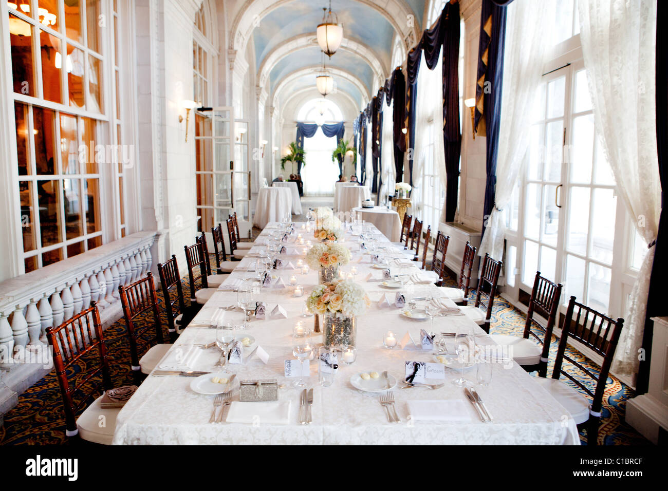 WEDDING THE HERMITAGE HOTEL NASHVILLE TENNESSEE TN INTERIOR ARCHITECTURE OLD CLASSY HOTEL DECORATED DECOR TABLE LINEN Stock Photo