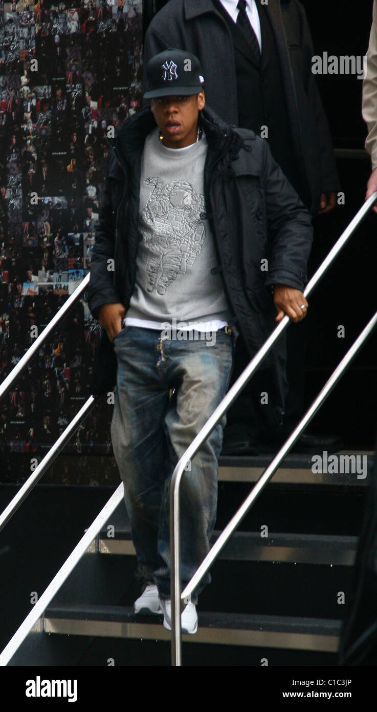 JayZ outisde the Rocawear Mobile New York City, USA 05.04