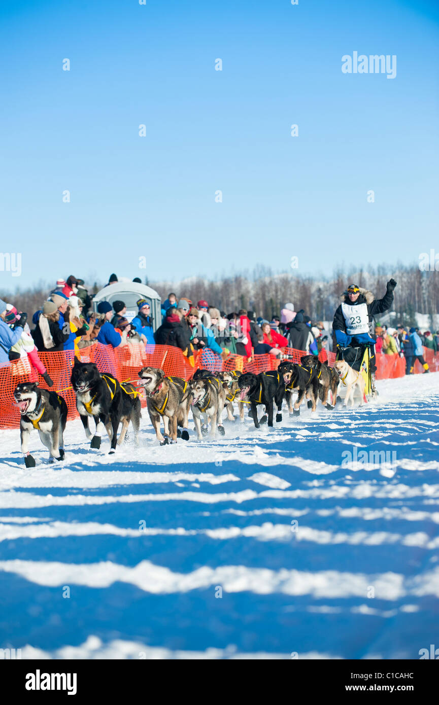HANS GATT MUSHING OUT OF WILLOW ON THE START OF THE 39TH IDITAROD Stock Photo