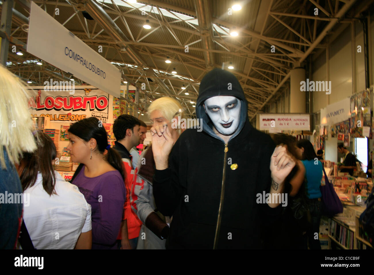 Cos Rom people dressed as cosplay characters at romics trade show in rome 2010 ...