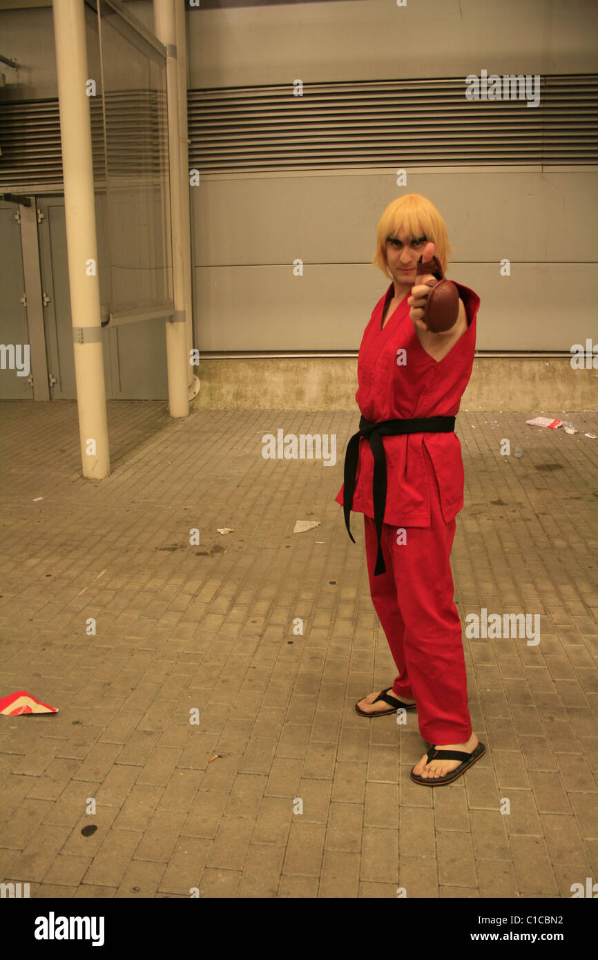 Cos Rom people dressed as cosplay characters at romics trade show in rome 2010 ...
