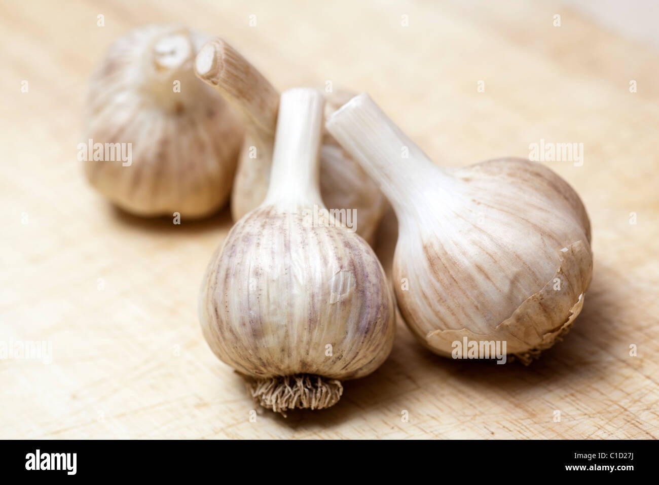 Whole Heads of Garlic Stock Photo Alamy