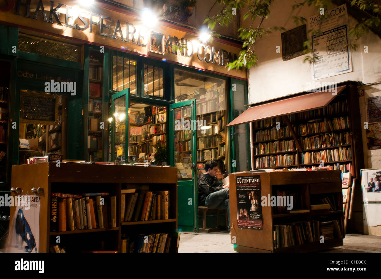 Shakespeare and Company bookstore, Paris, France Stock Photo Alamy