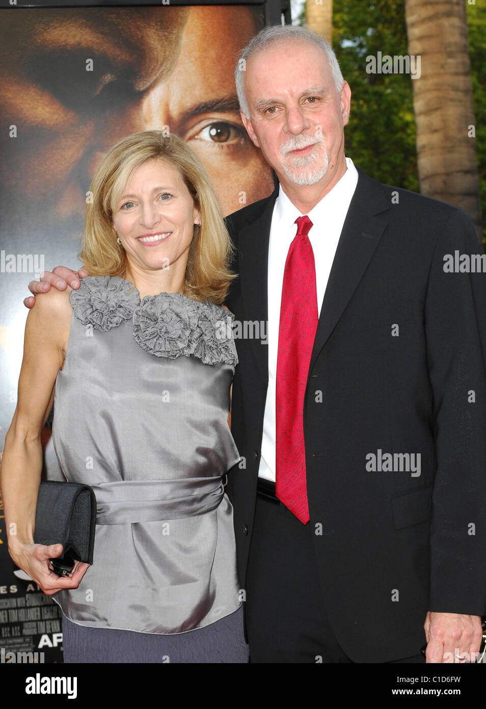 Steve Lopez and wife Premiere of 'The Soloist' held at Paramount