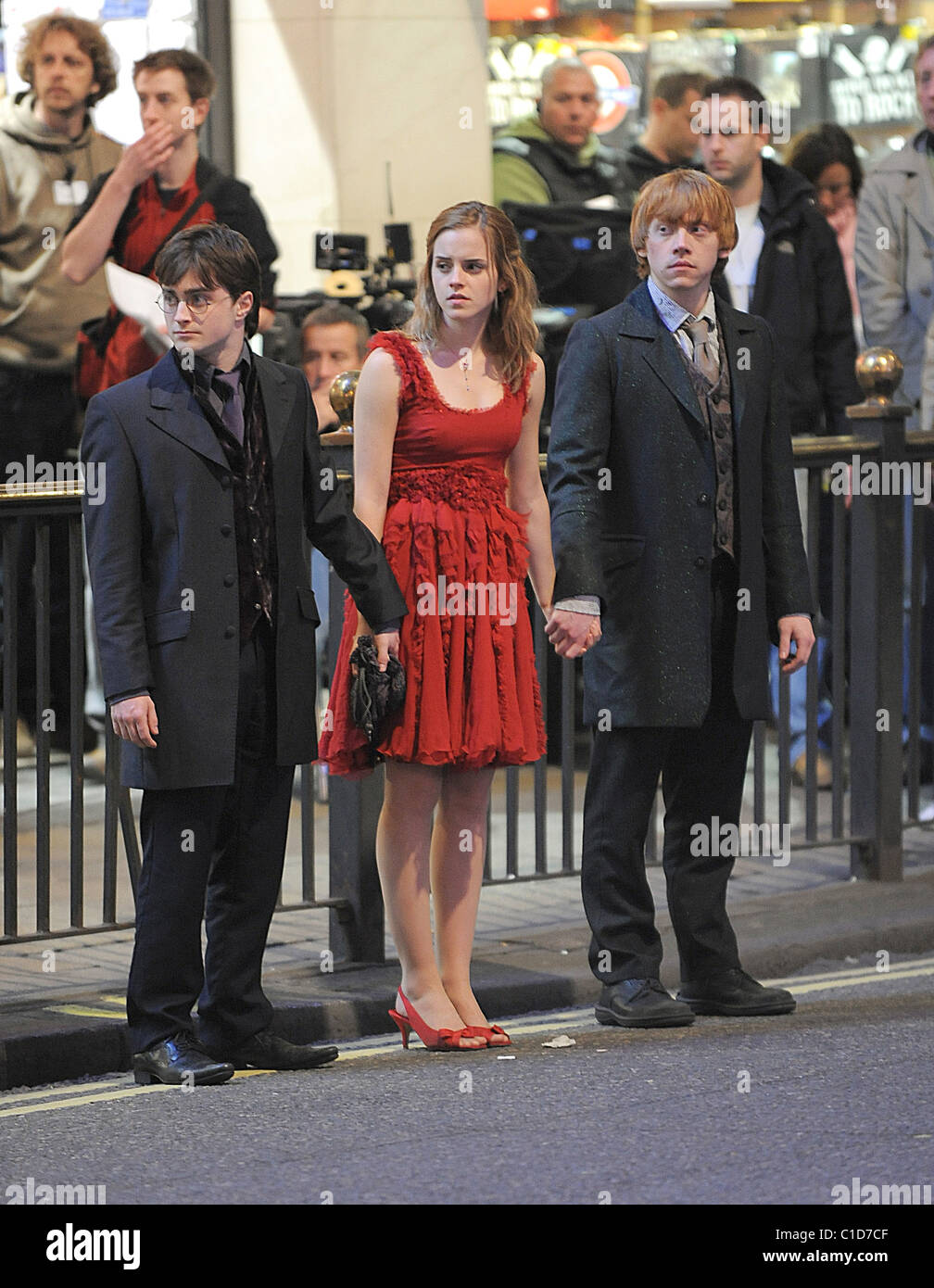 emma watson dress daniel radcliffe net worth - Ilustrasi 3