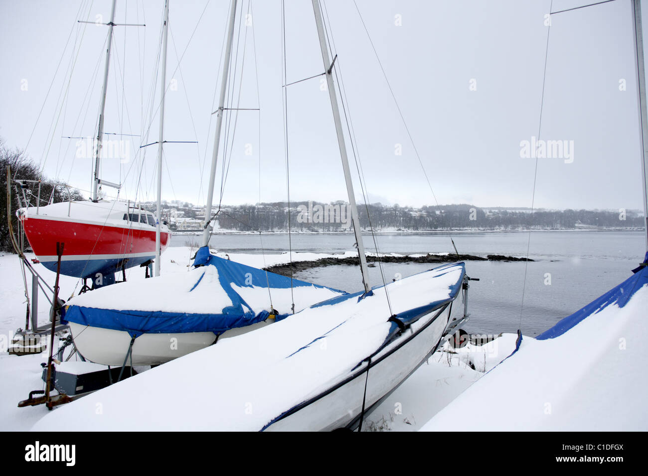 Boats at Dalgety Bay sailing club during a heavy snow fall Stock Photo