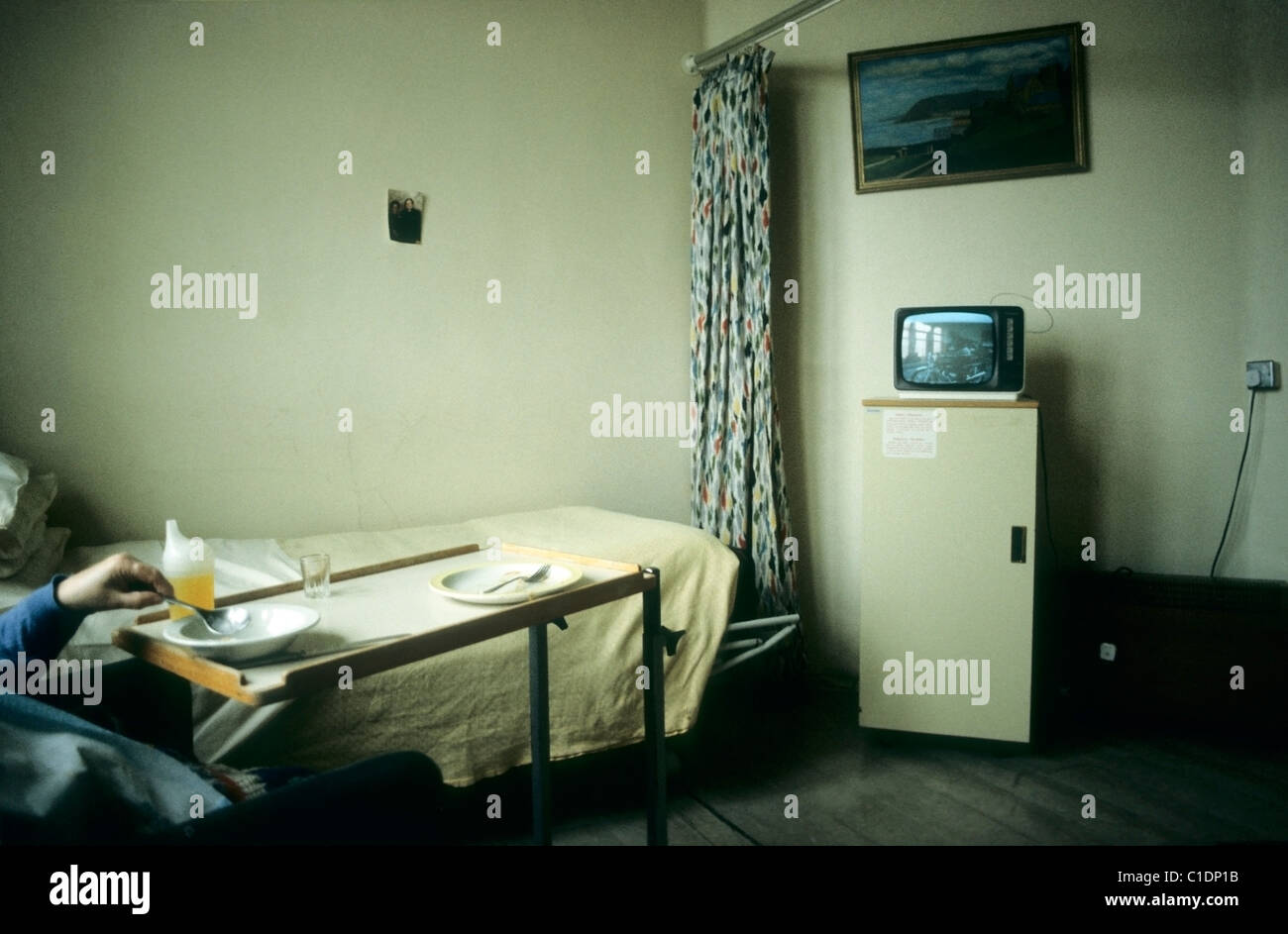 Tv tray 1980s hi res stock photography and images Alamy