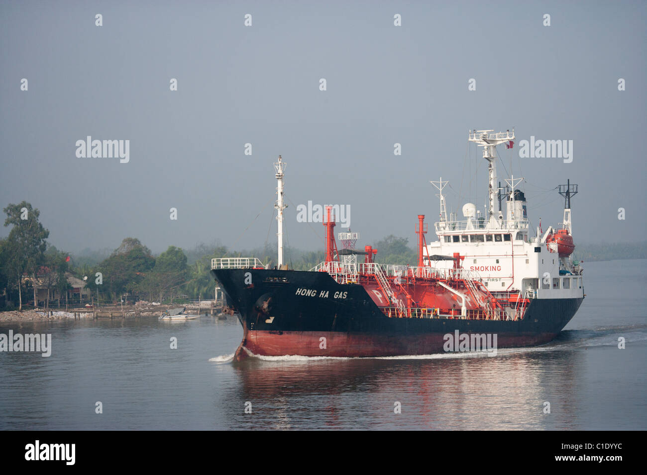 Hong ha river hi-res stock photography and images - Alamy