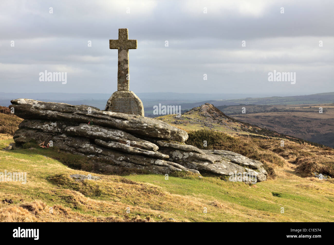 A cross near Yar Tor on Dartmoor with Sharp Tor in the background Stock Photo
