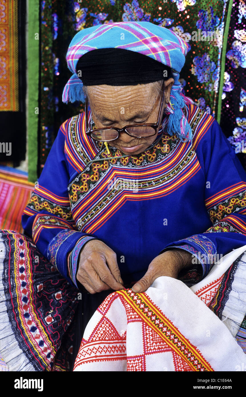 Hmong arts hi-res stock photography and images - Alamy
