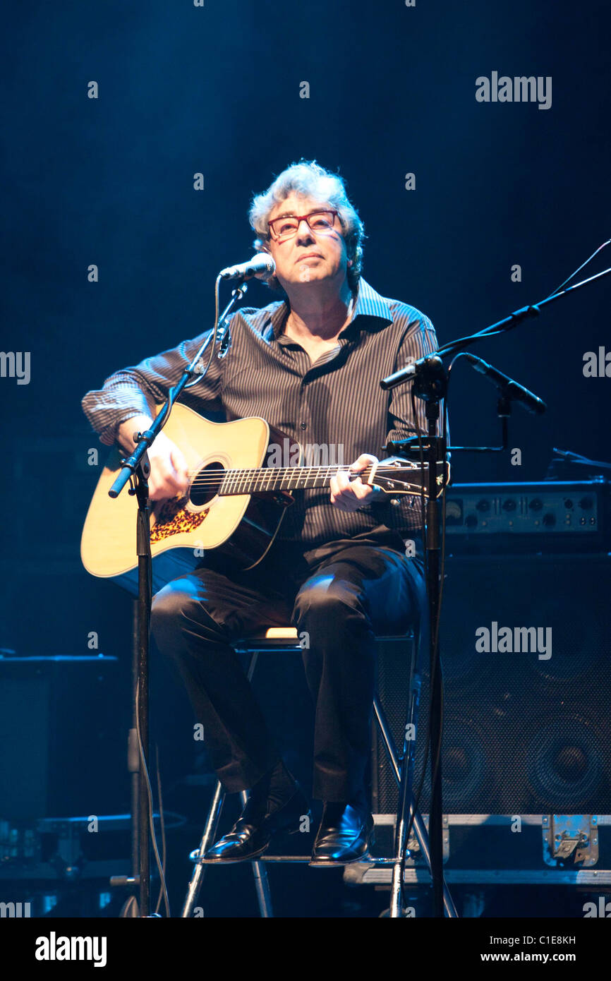 10cc performing at the reading hexagon stock photo alamy