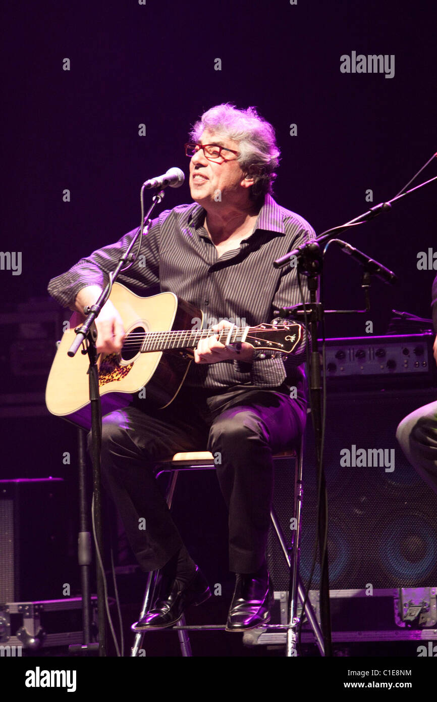 10cc performing at the reading hexagon stock photo alamy