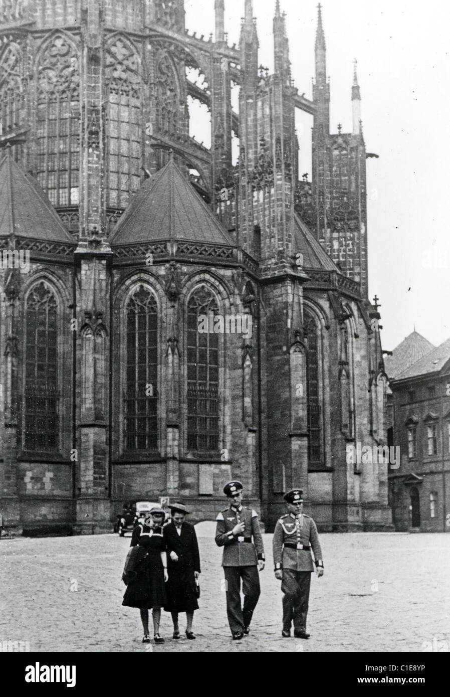 GERMAN OCCUPATION OF CZECHOSLOVAKIA 1939  Nazi officers outside St Vitus Cathedral in Prague Stock Photo