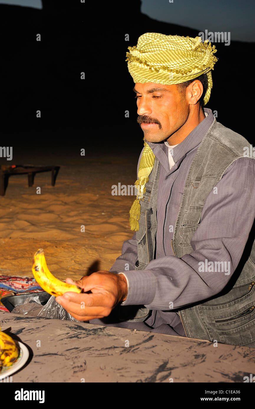 Egyptian man cook in a tourist camp in the White Desert national park
