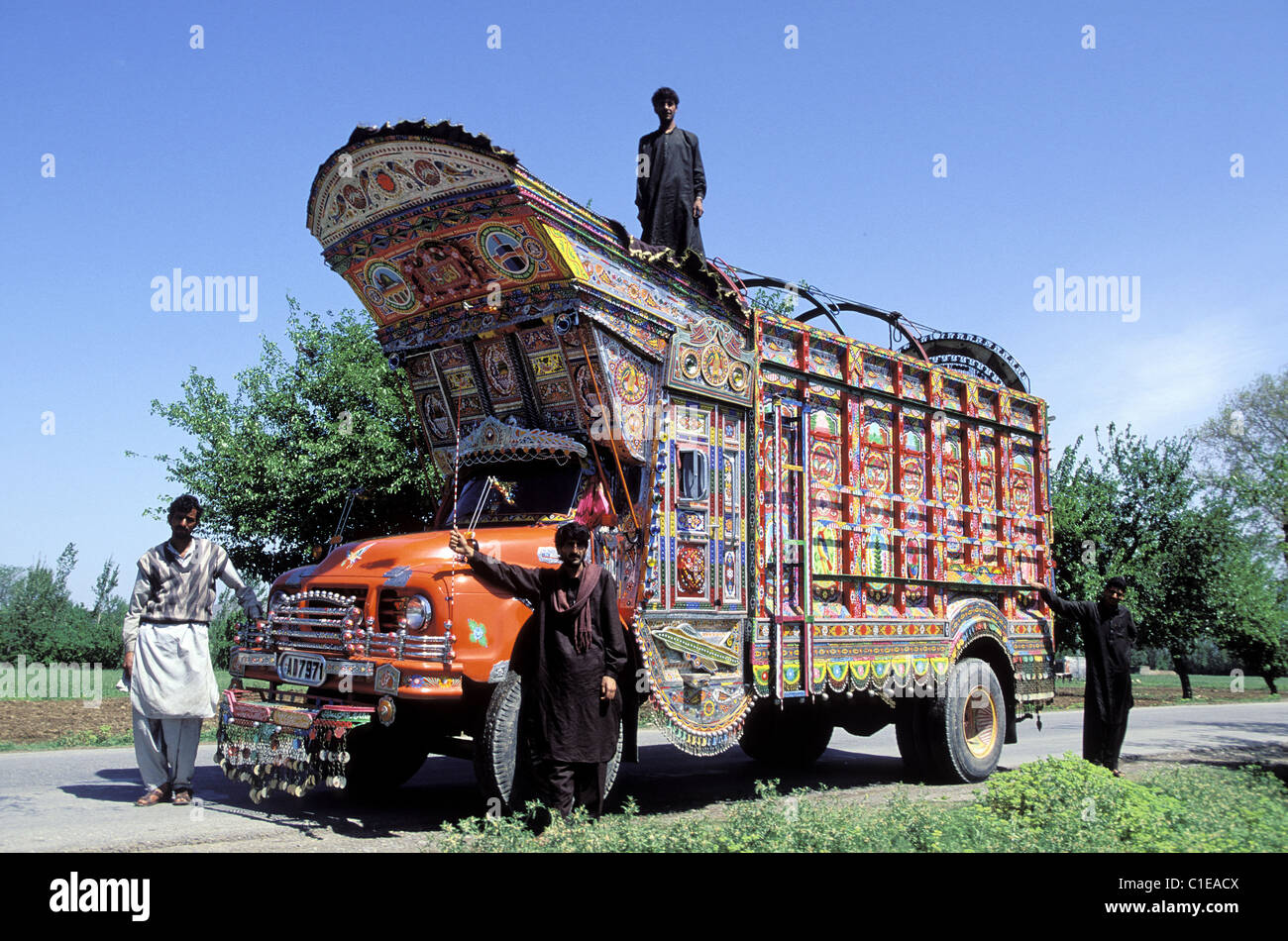 Pakistan, North-west border, Peshawar, Paskistanese trucks are among the most decorated and beautiful in the world Stock Photo