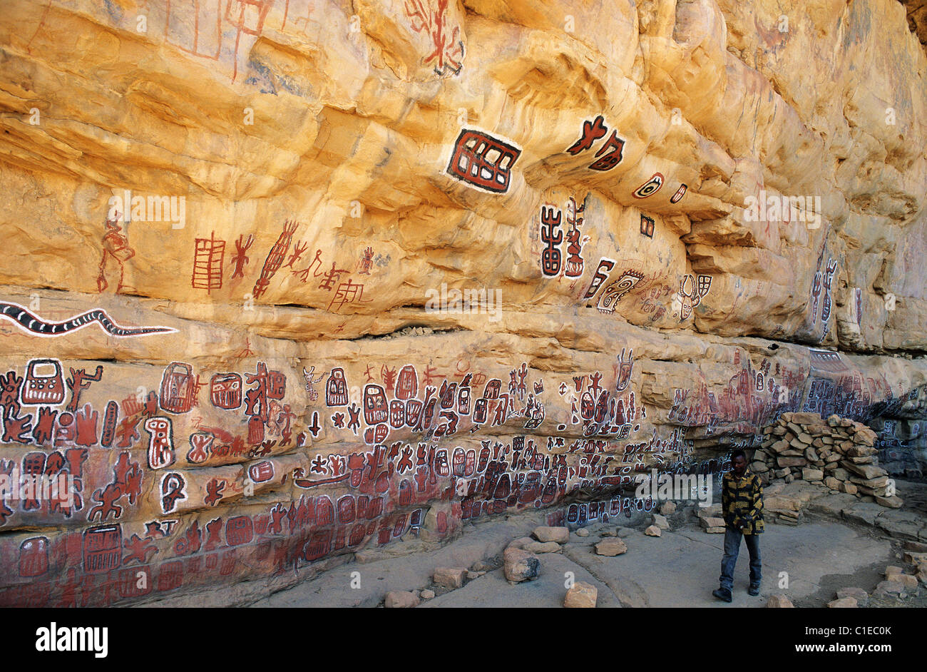 Mali, Dogon Country, sloping rock in the village of Songo where circumcised young boy draw their mark cave paintings Stock Photo