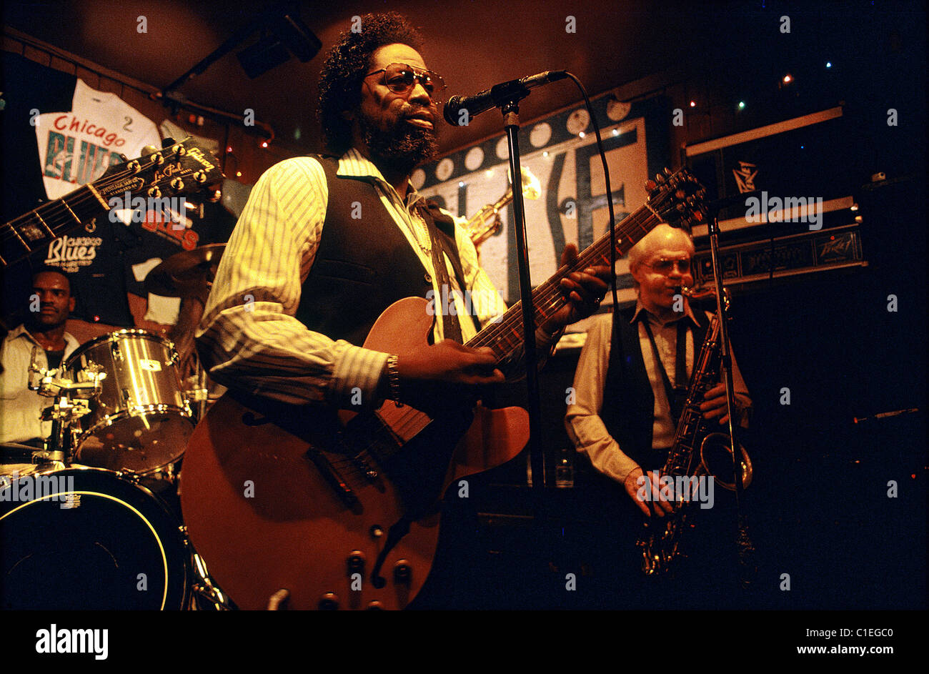 United States, state of Illinois, Chicago downtown, blues singer Stock ...