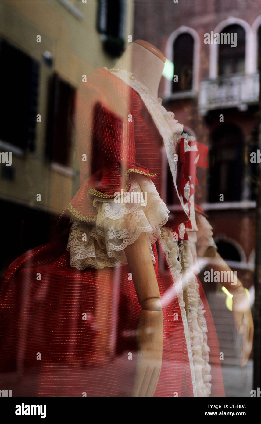 Venice carnival dress hi-res stock photography and images - Alamy