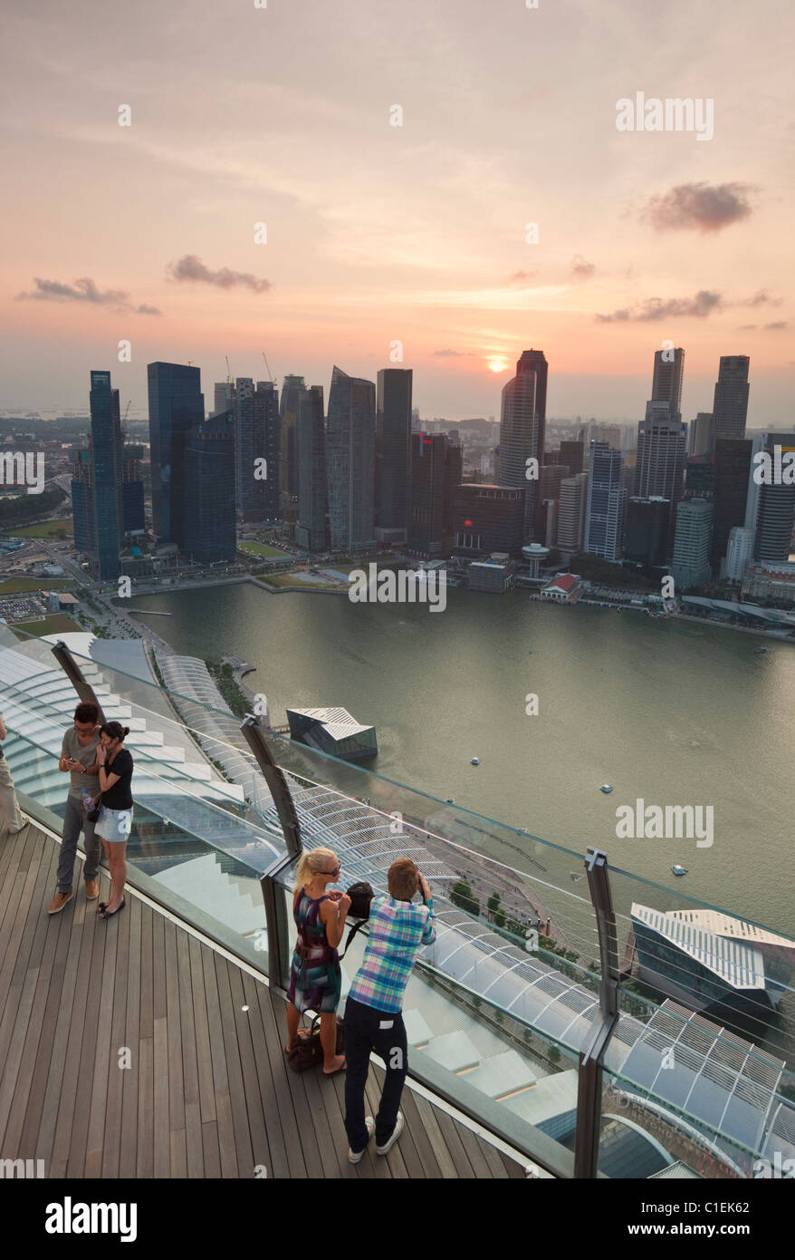 Visitors look out over Singapore skyline from observation deck of the Marina Bay Sands SkyPark.  Marina Bay, Singapore Stock Photo