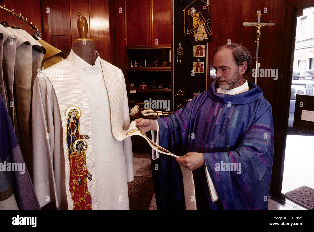 arredamento-liturgico-hi-res-stock-photography-and-images-alamy