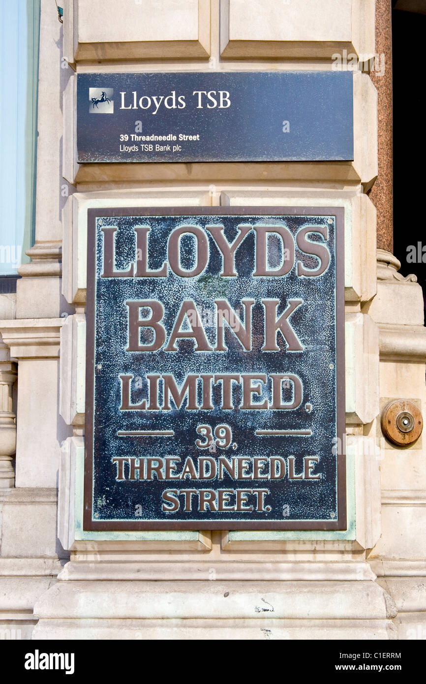 City of London , typical old brass plaque of Lloyds Bank Limited at 39 Threadneedle Street , now Lloyds TSB plc Stock Photo