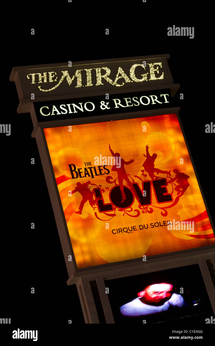 mirage las vegas night sign Stock Photo Alamy