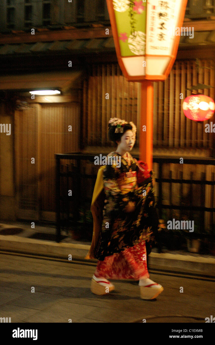 Japan, Honshu Island, Kyoto, a geisha in the Gion quarter Stock Photo