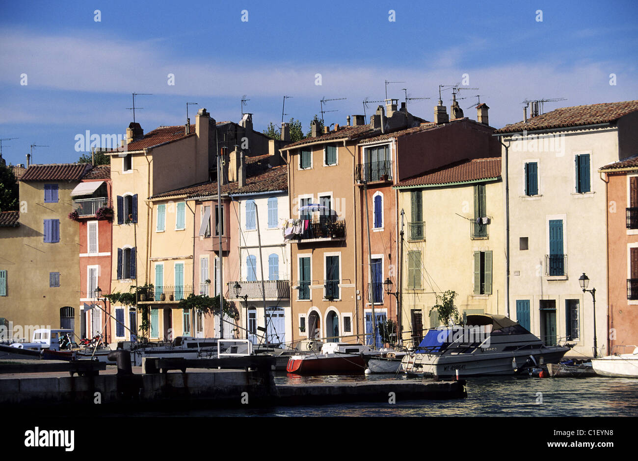 Egypt, city of Suez at the south entrance of the Suez Canal, children