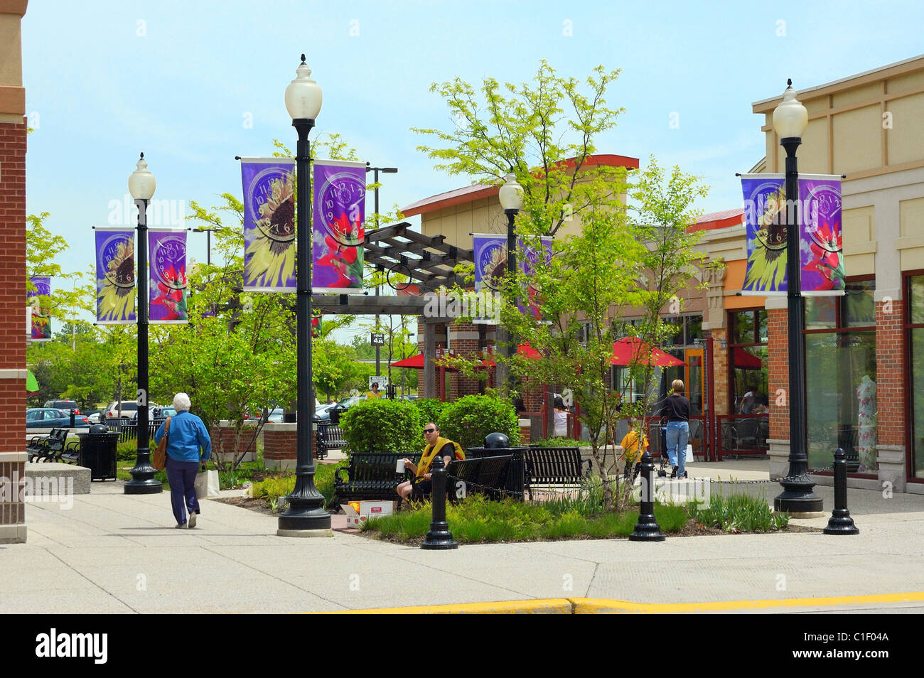 The small park at the Streets of Woodfield Shopping Center in Schaumburg, Illinois, USA. Stock Photo