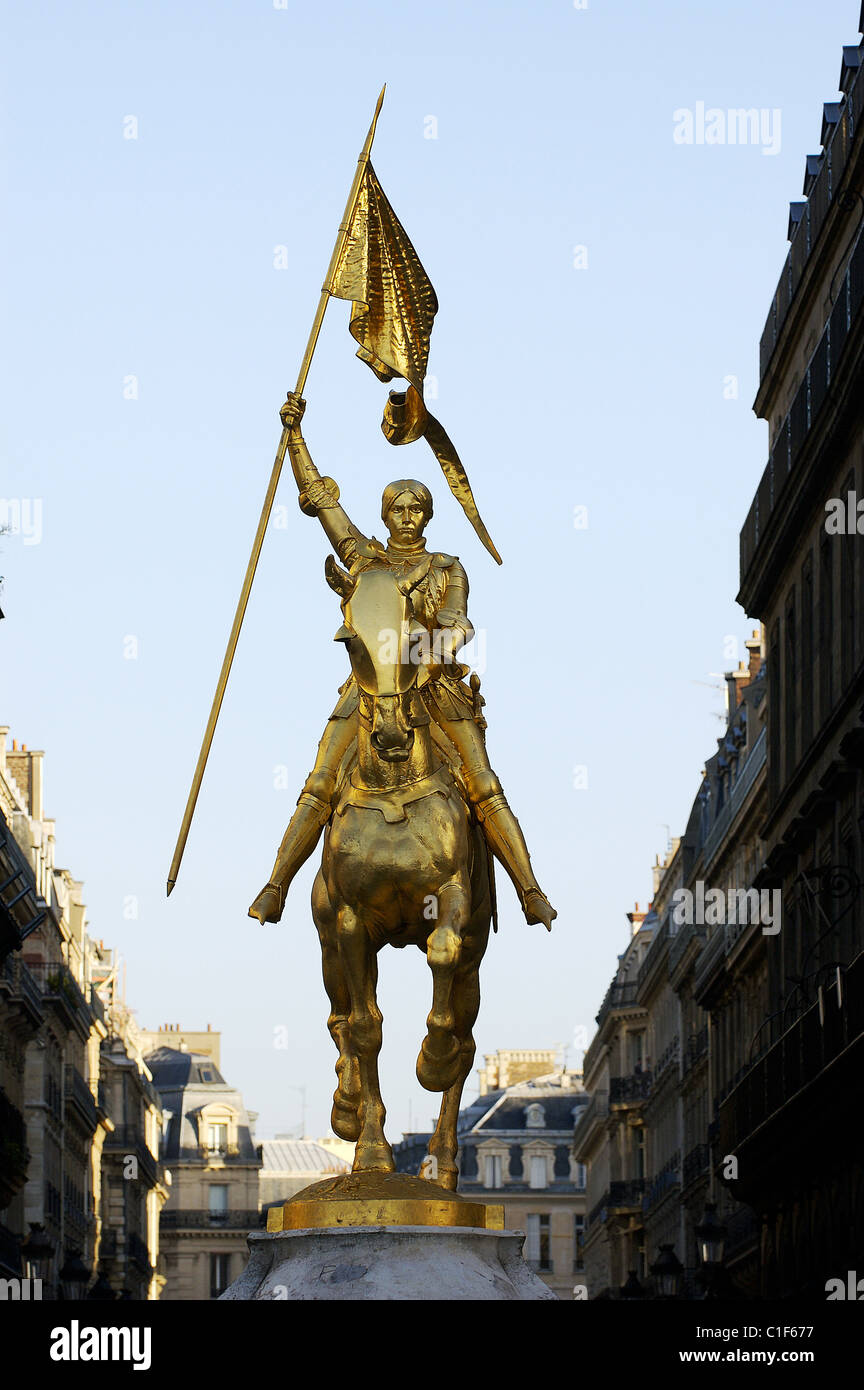 France, Paris, Jeanne d'Arc (Joan of Arc) statue on the pyramids square (next to the Tuileries gardens) Stock Photo