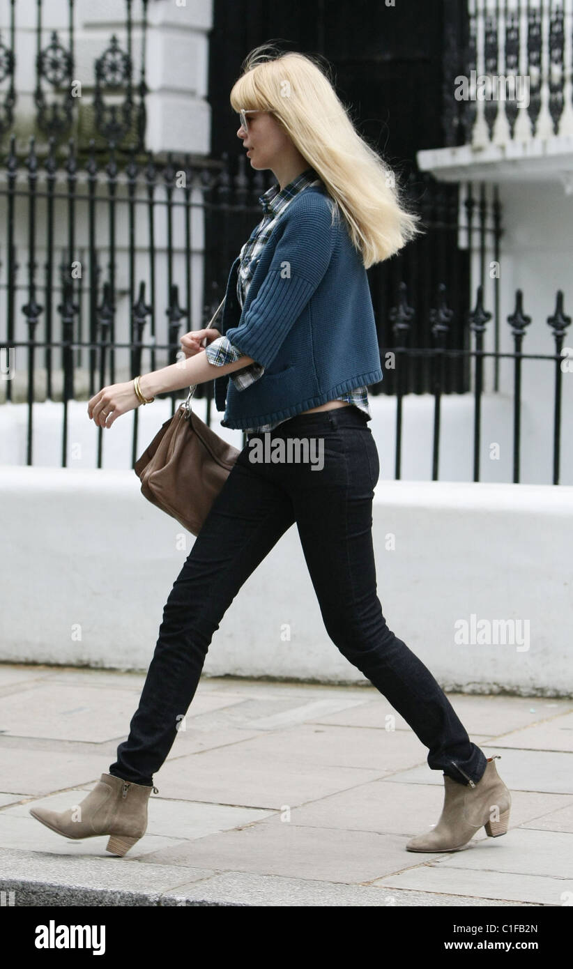 Claudia schiffer 070509 boots hi res stock photography and images Alamy