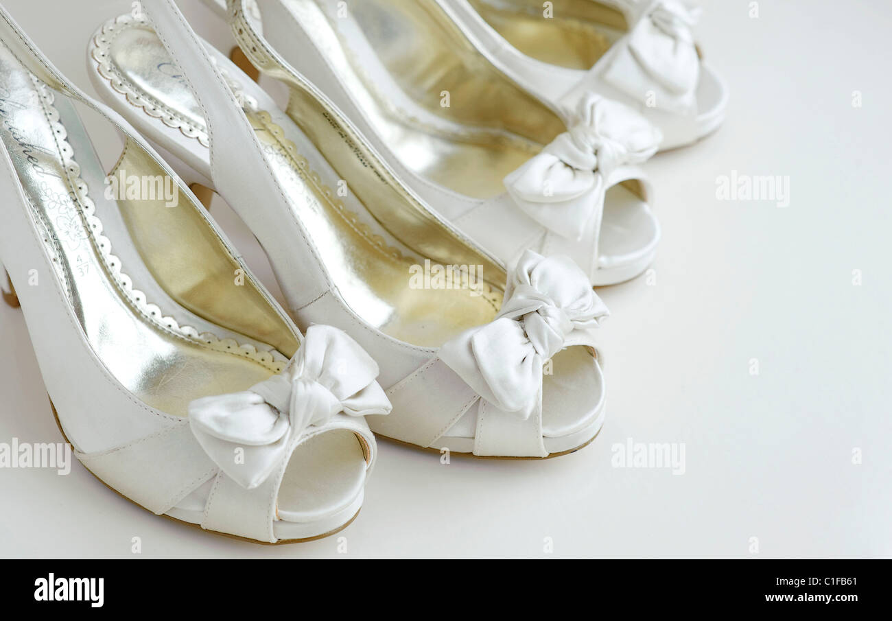 Ivory Bridal Shoes With Block Heels Crystal and Pearl Design 100 COLORS Ivory  Bridal Sandals With Chunky Heel Ivory Wedding Shoes Bling - Etsy