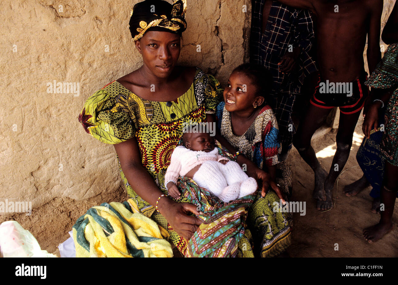 Mali, Bozo Country along the Niger river, a bozo women with her child Stock Photo