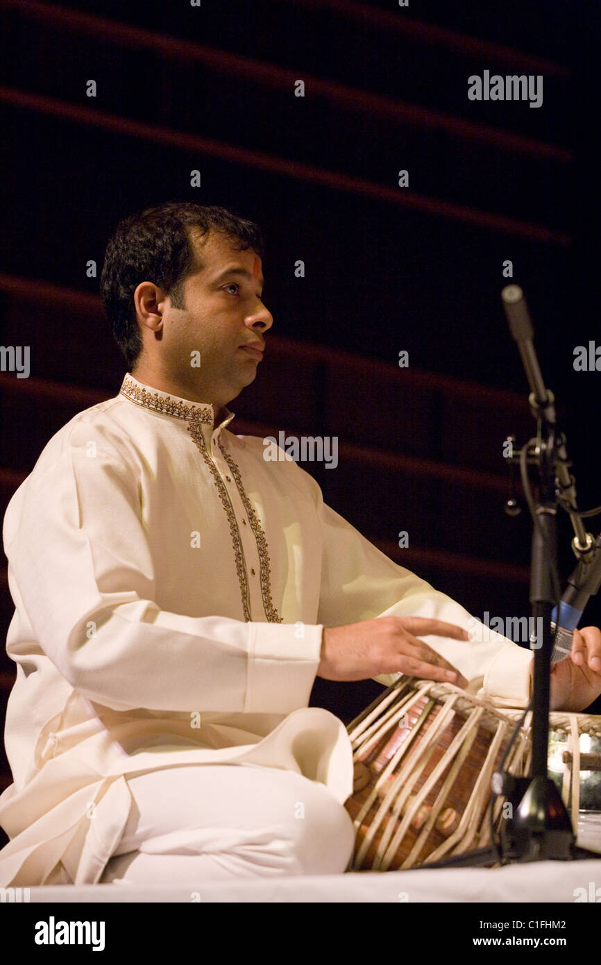 classical-indian-musicians-perform-on-stage-including-famous-sarod