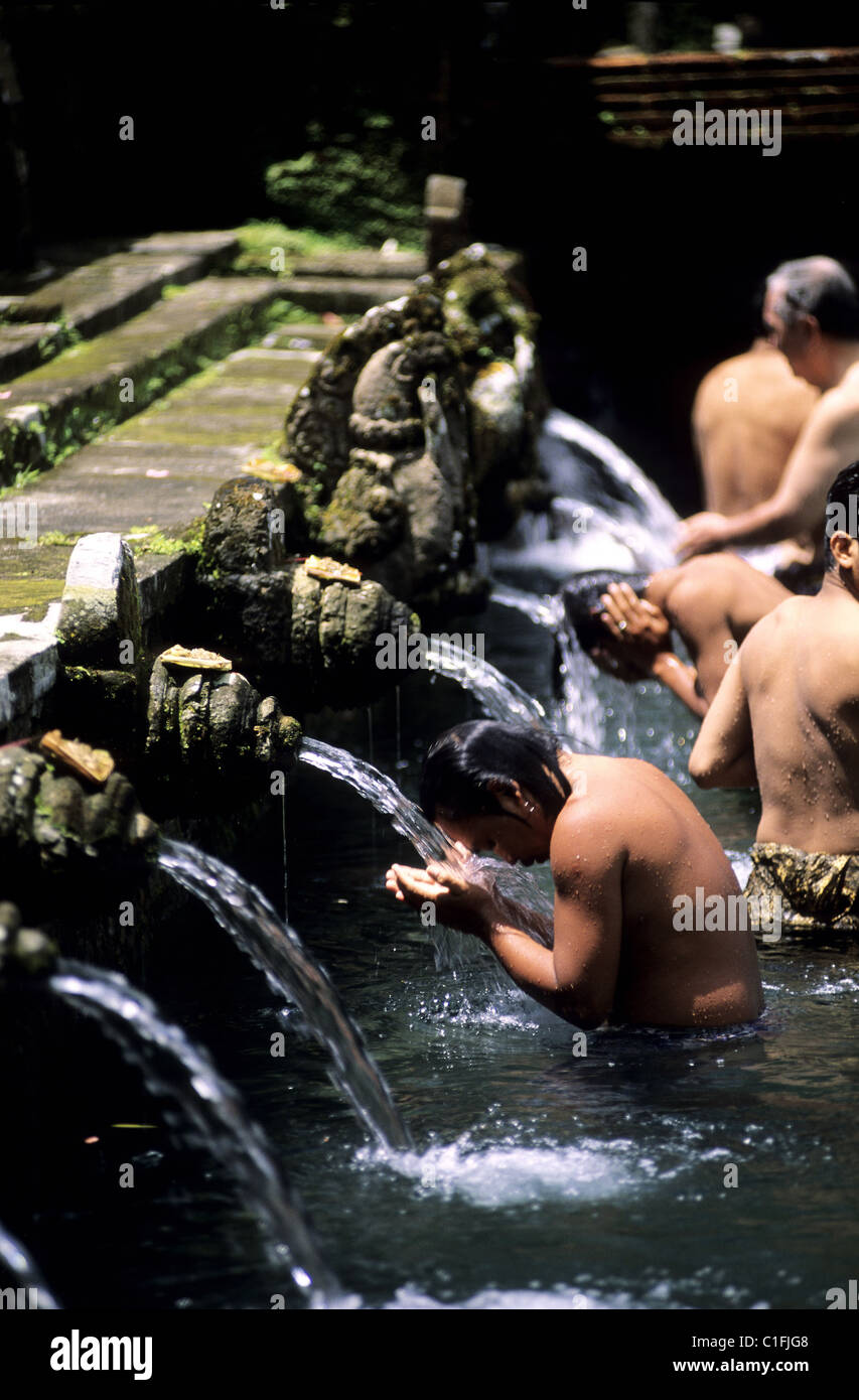 Indonesie, Bali, near Ubud, Pura Tirta Empul Temple, bath in the sacred Tampaksiring Spring Stock Photo