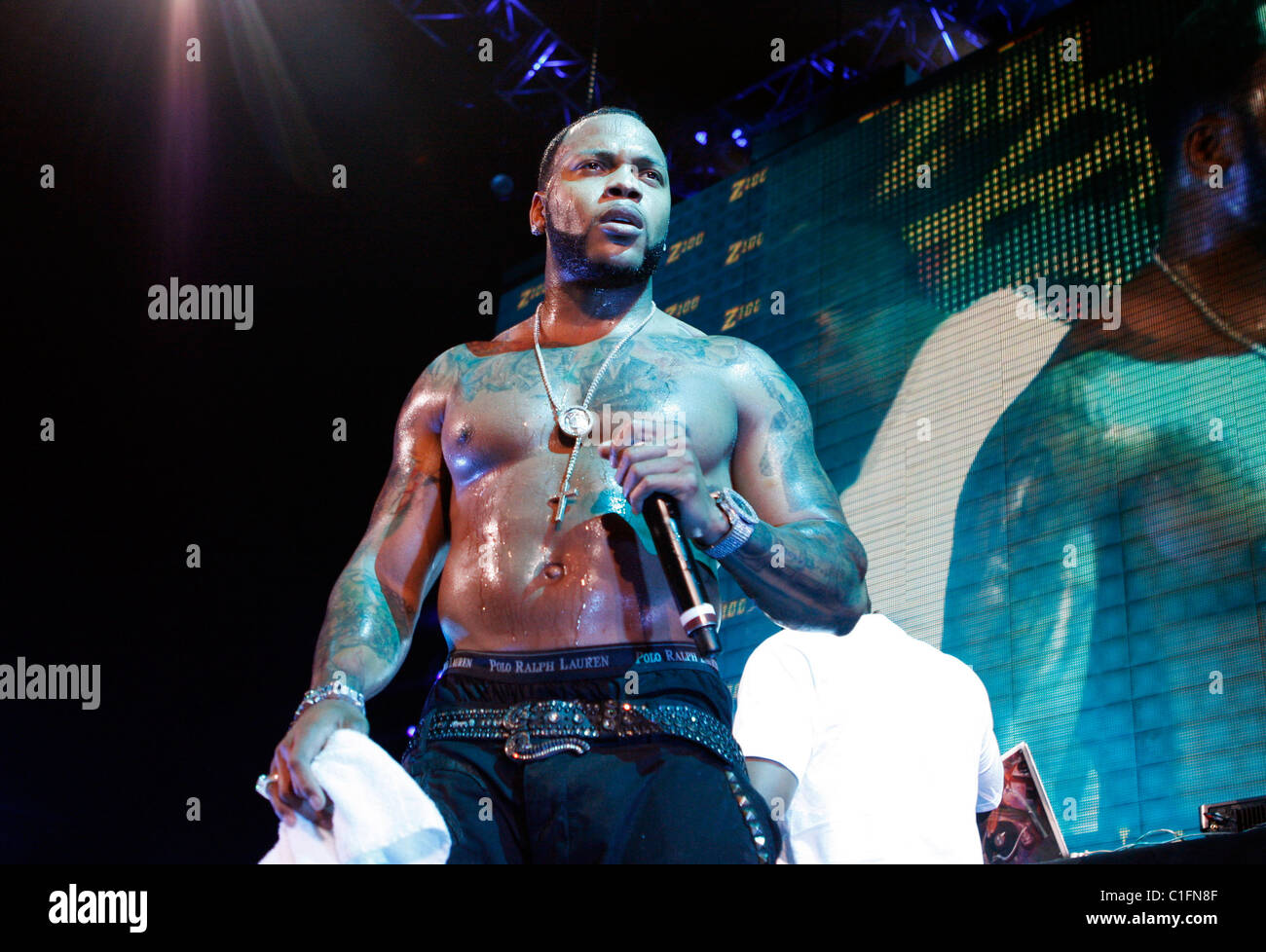 Flo Rida 2009 Flo Rida performing live at the Z-100's Zootopia 2009 concert at the ...