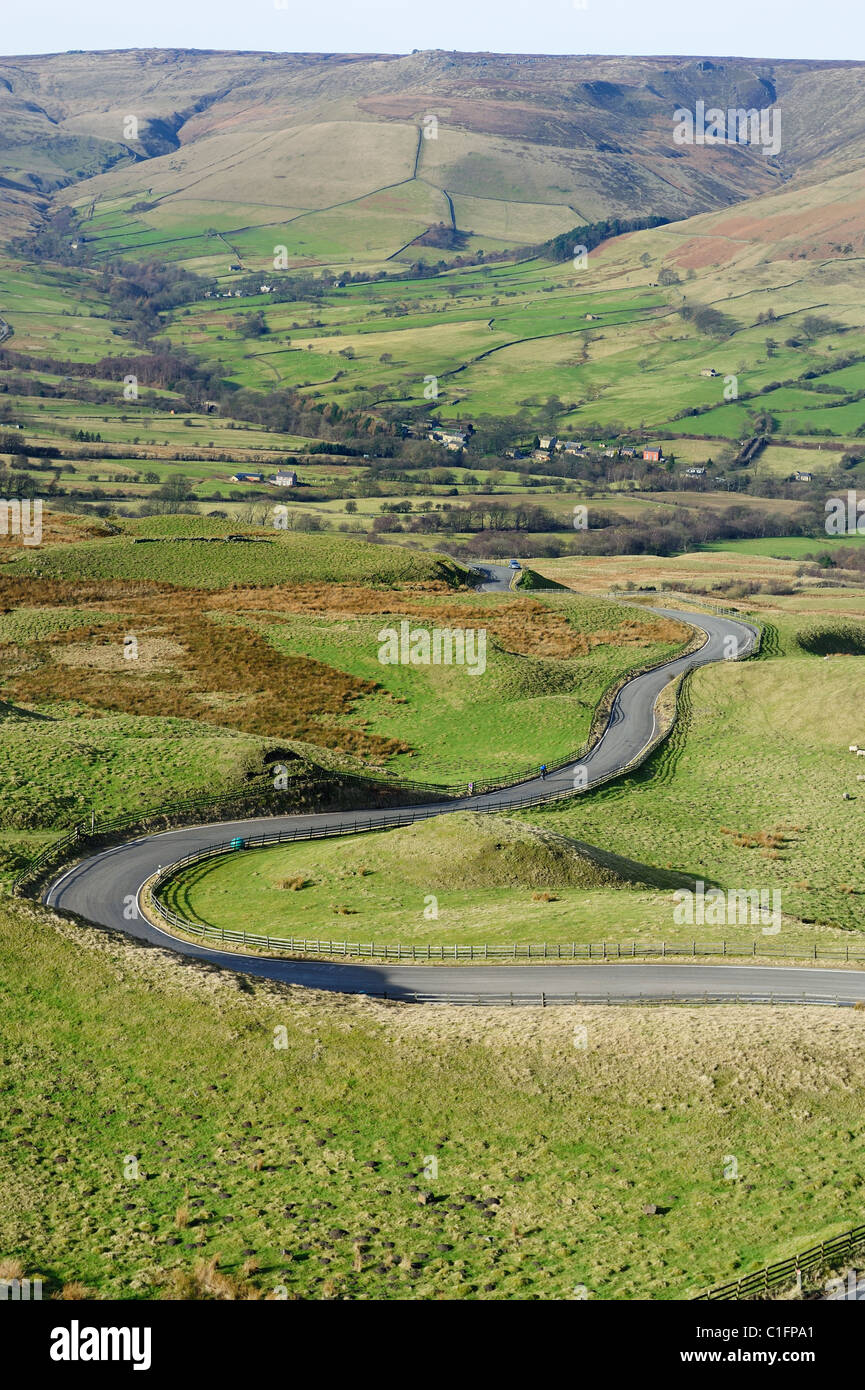 Winding country road england hi-res stock photography and images - Alamy