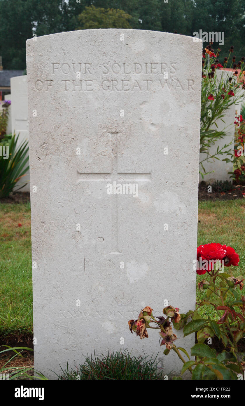 A Commonwealth War Graves Commission headstone to 4 Unknown Soldiers in the Hooge Crater Cemetery, near Ieper (Ypres), Belgium. Stock Photo