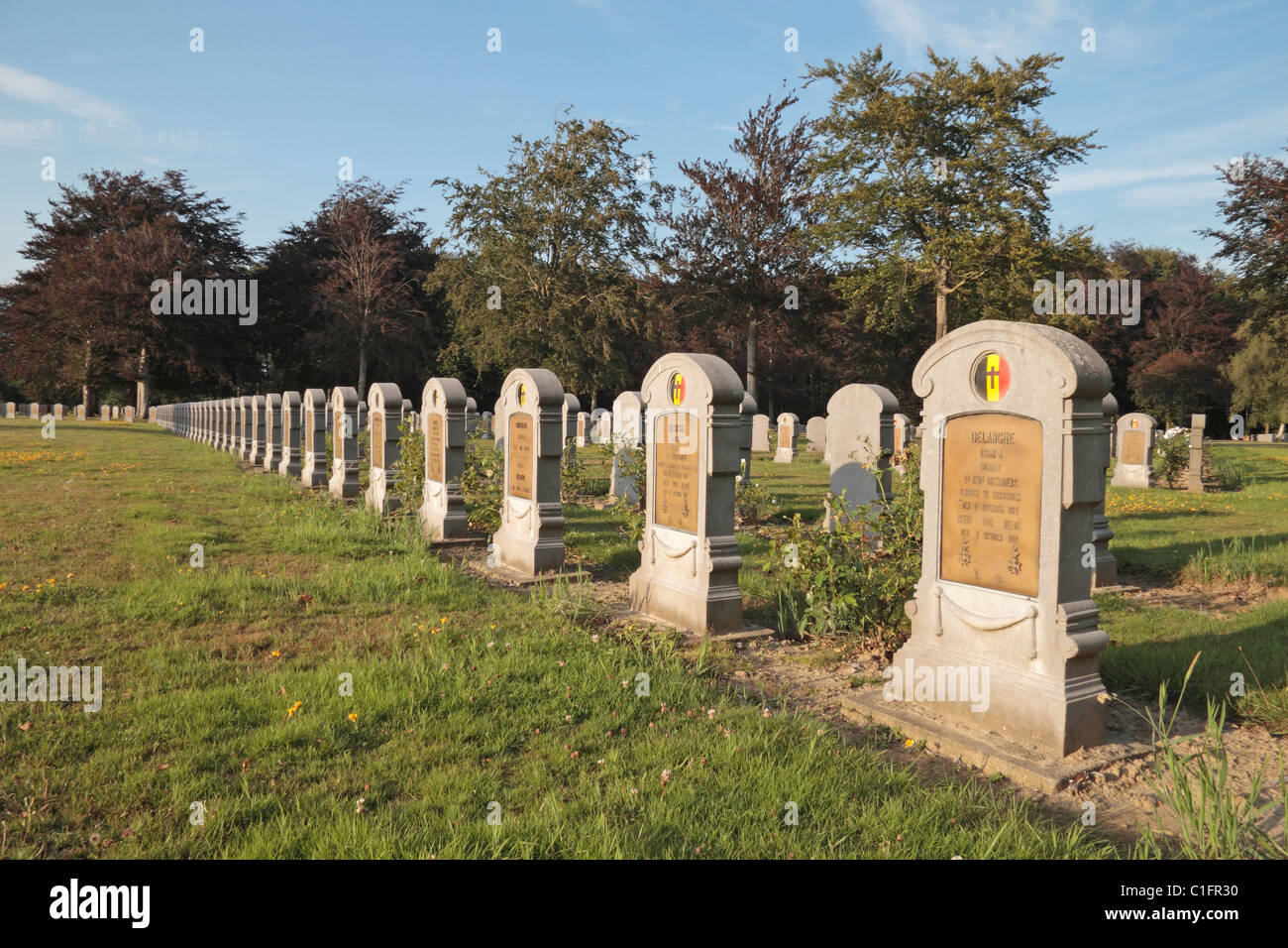 Military headstones hi-res stock photography and images - Alamy