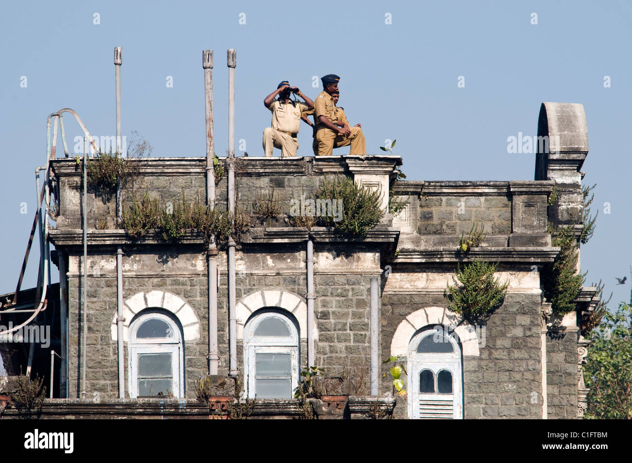 Building roof with guards, Fort Area, Mumbai, India Stock Photo