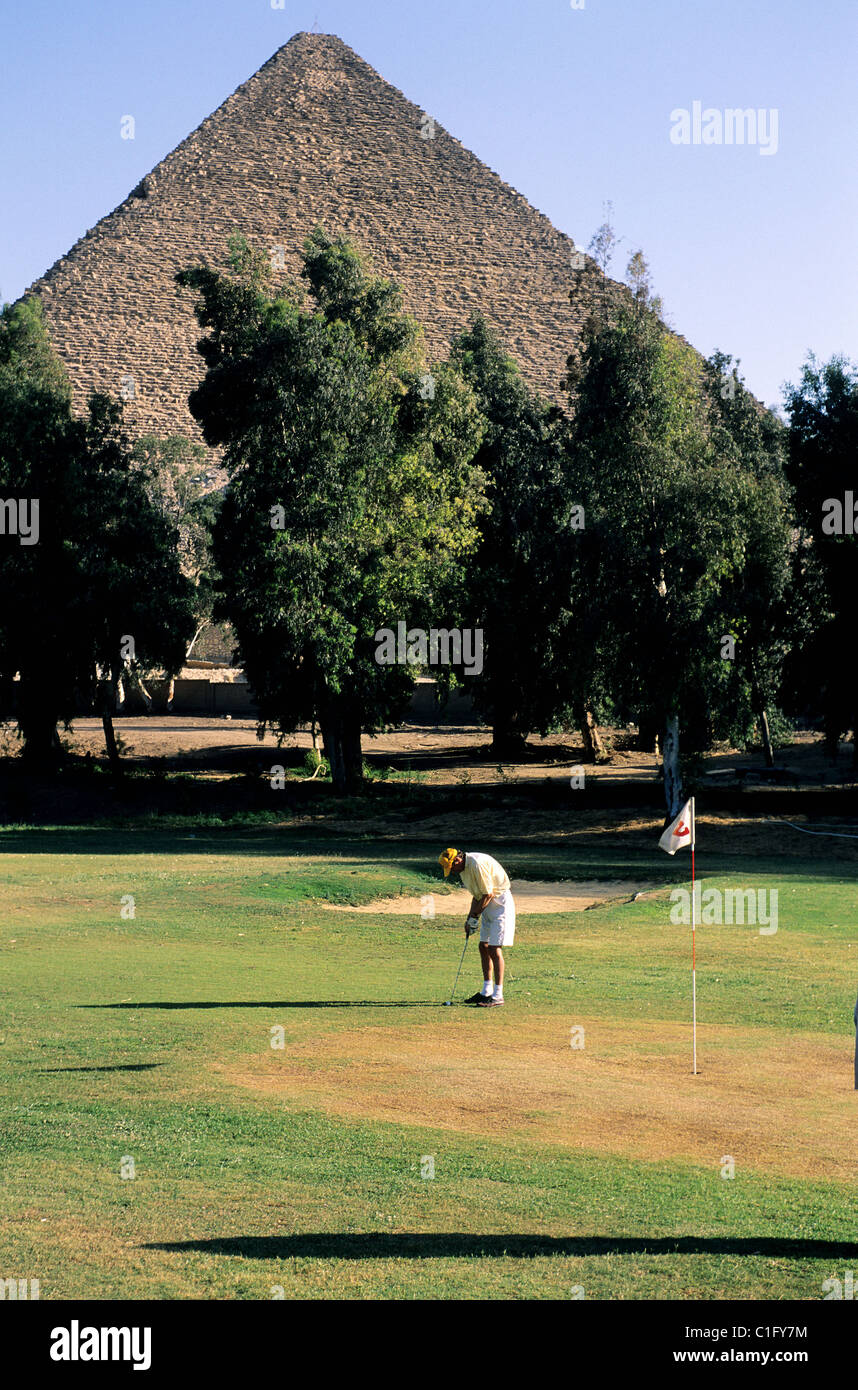 Egypt, Cairo, golf court behind the Giza pyramids Stock Photo - Alamy